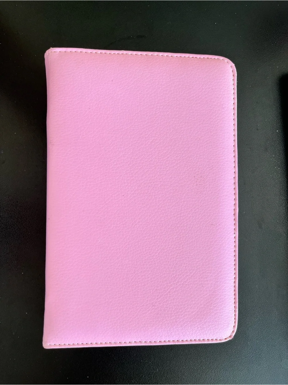 Amazon Kindle Fire - D01400 (1st Gen 8Gb 7in screen) w/ Charger, Pink Case